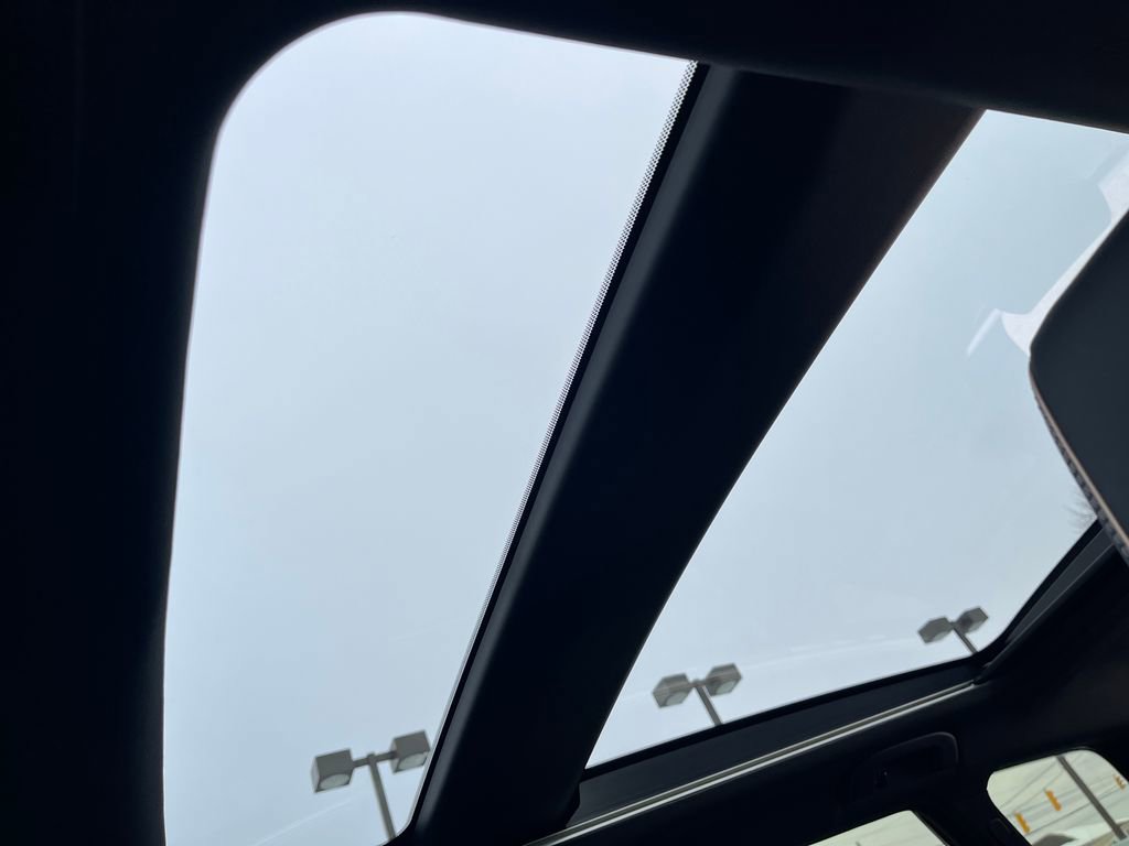 Certified 2025 Toyota Crown Signia image 23