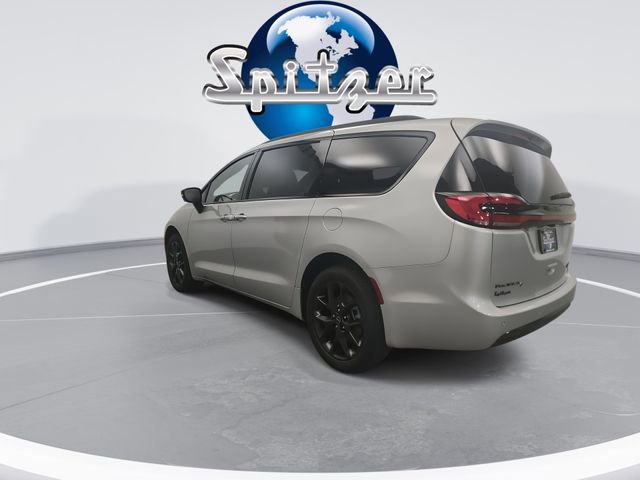 New 2026 Chrysler Pacifica Limited image 7