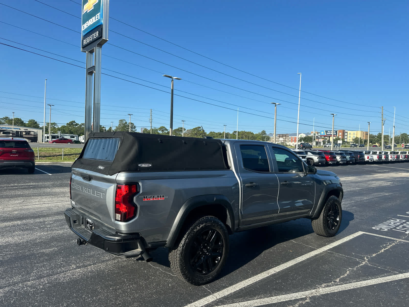 Used 2024 Chevrolet Colorado Trail Boss w/ Technology Package AWD/4WD image 5