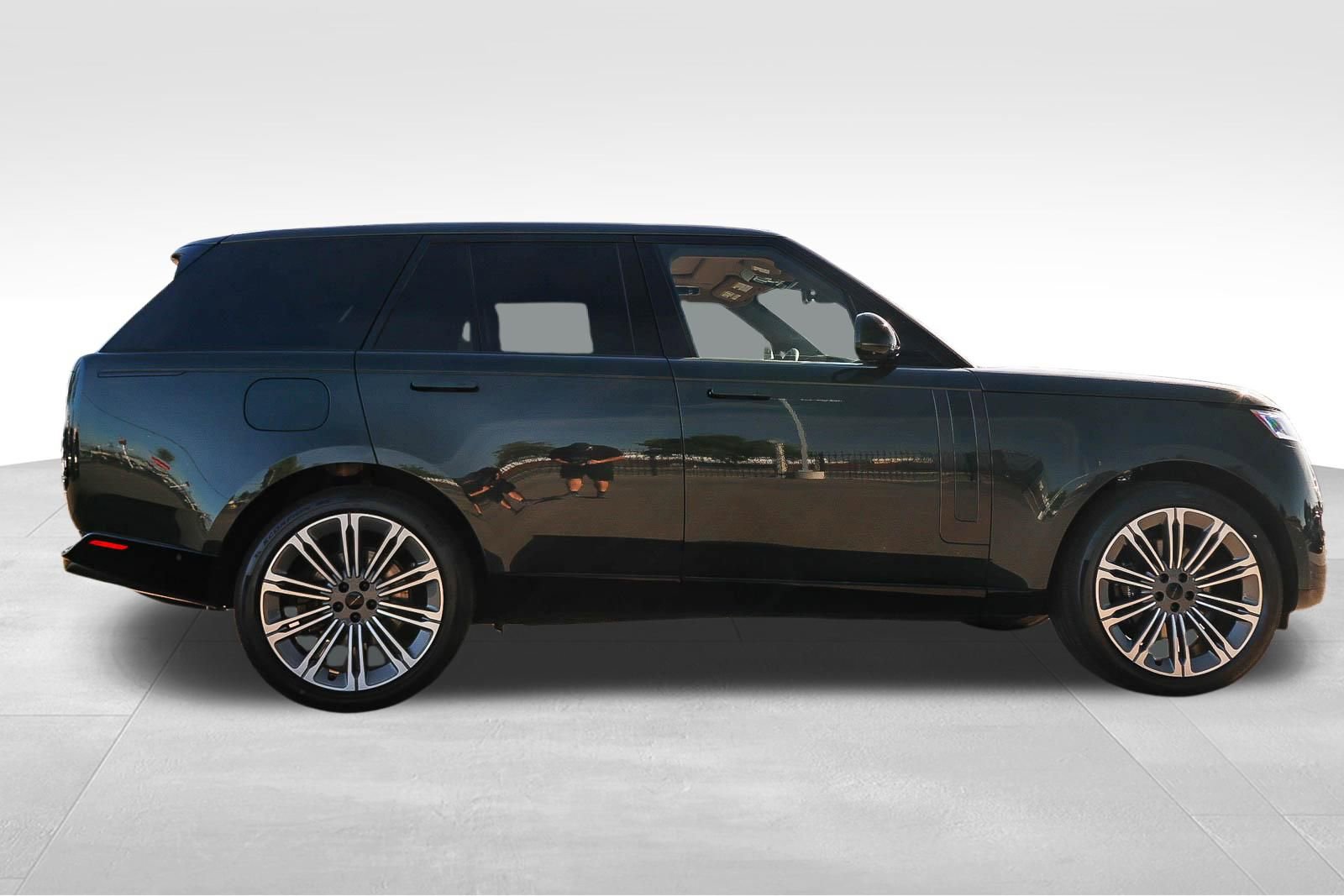 New 2026 Land Rover Range Rover SE image 4