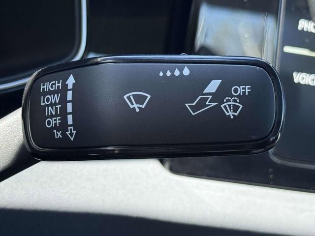 Used 2025 Volkswagen Jetta SE w/ Sunroof Package image 22