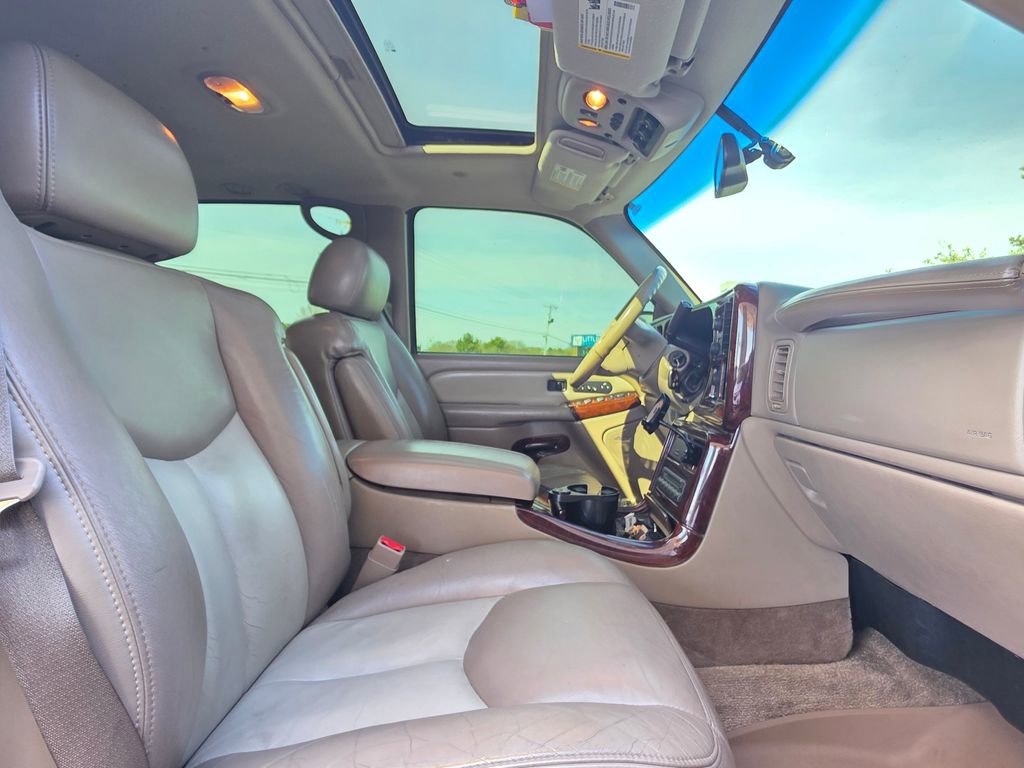 Used 2003 GMC Yukon XL Denali image 23