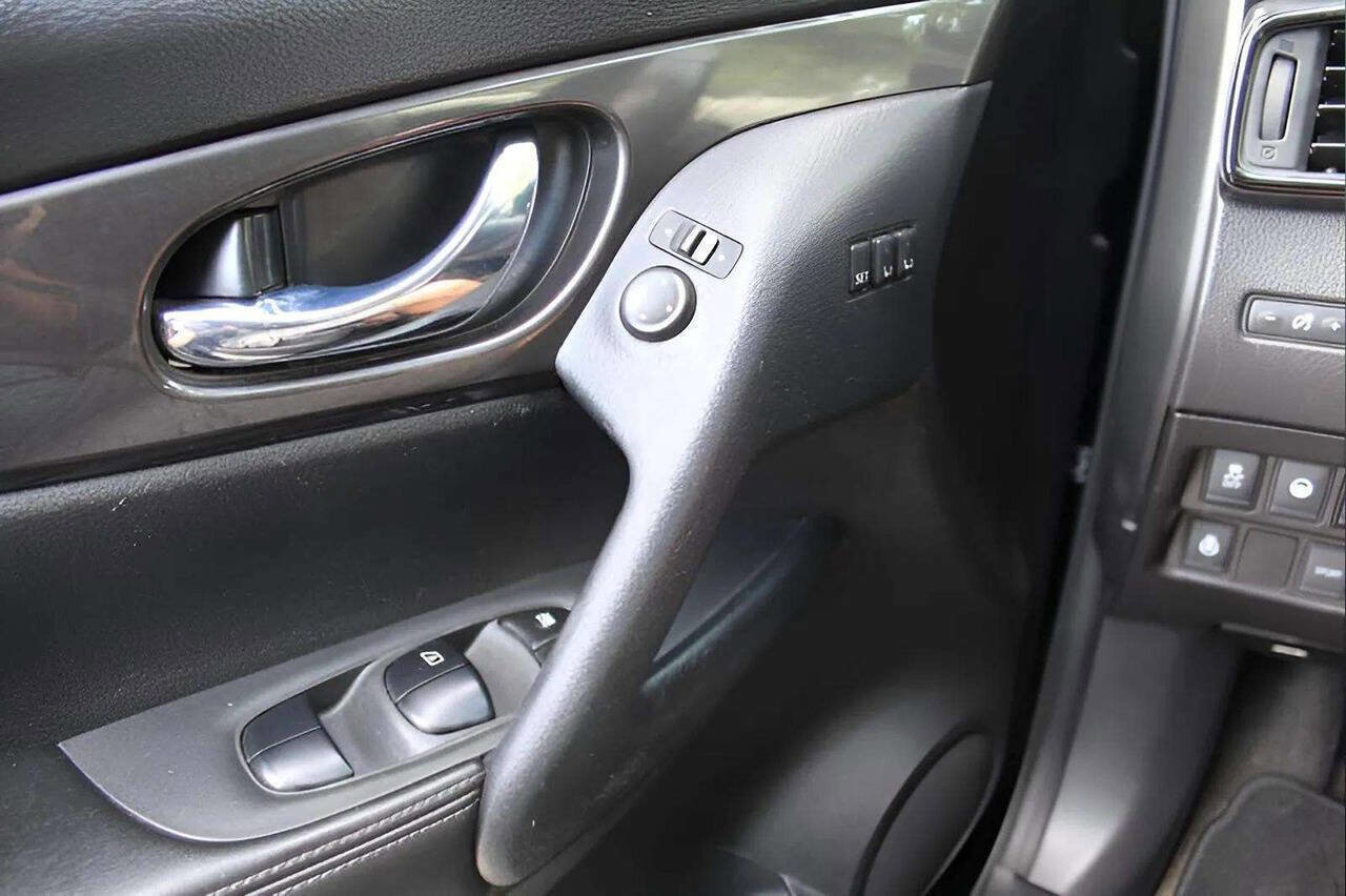 Used 2019 Nissan Rogue SV w/ Premium Package image 21