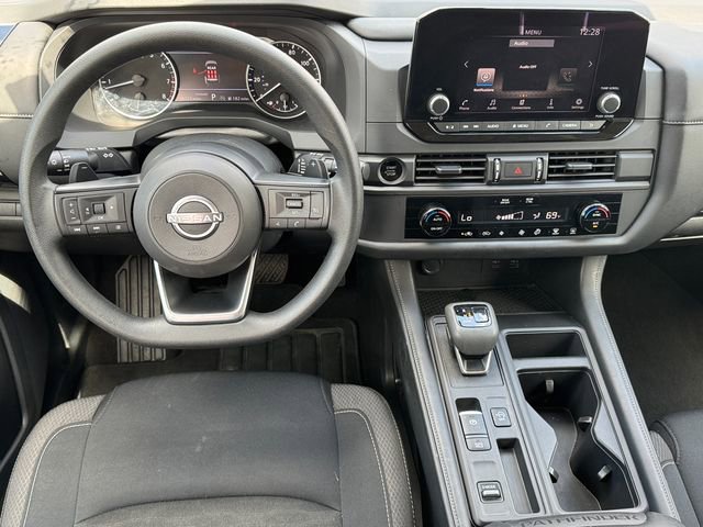 Used 2025 Nissan Pathfinder S image 23