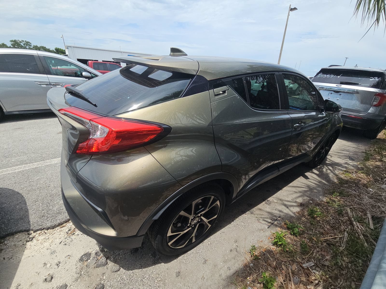 Used 2021 Toyota C-HR XLE FWD image 6