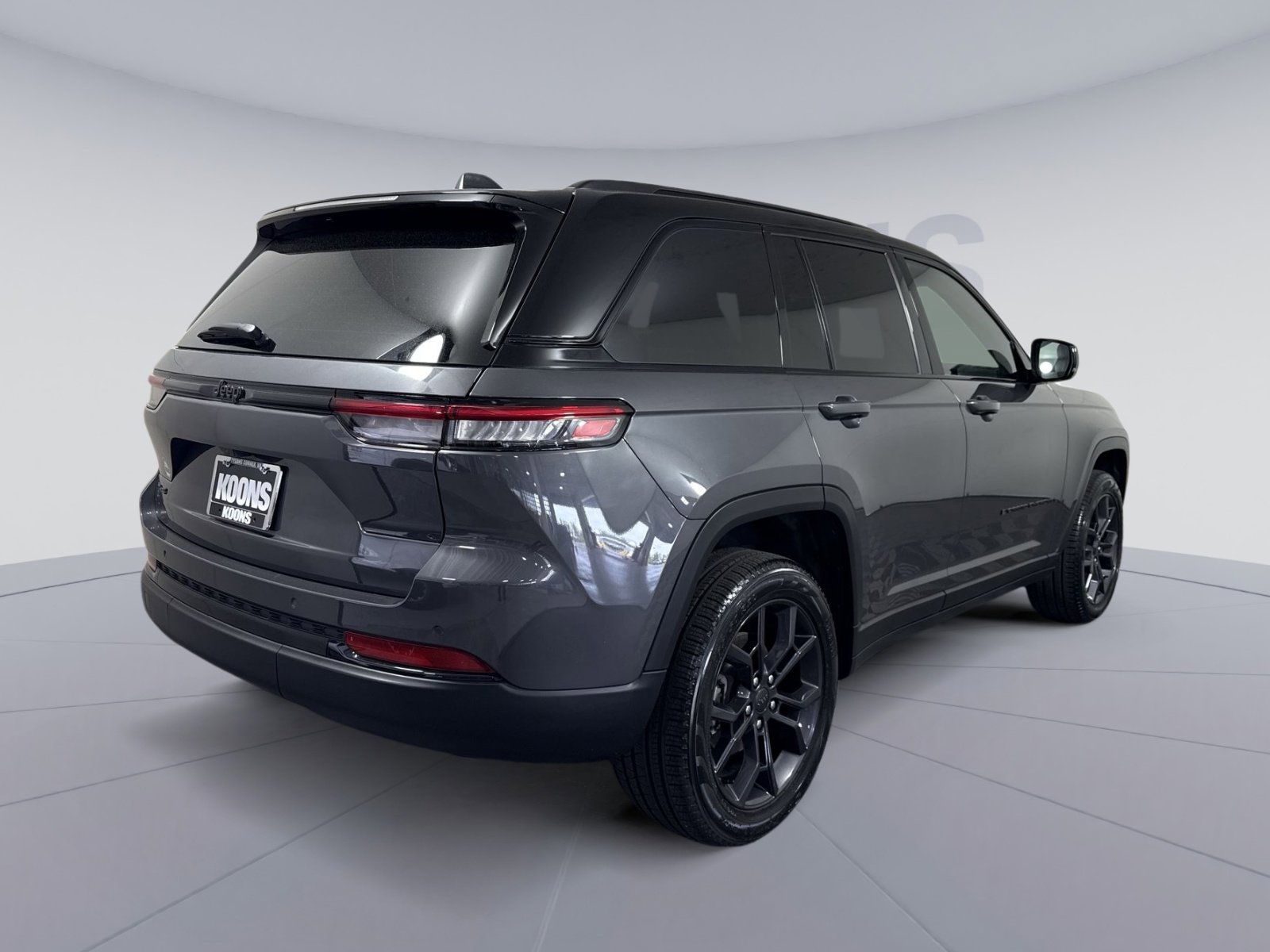 Used 2025 Jeep Grand Cherokee Limited w/ Trailer Tow Package AWD/4WD image 7
