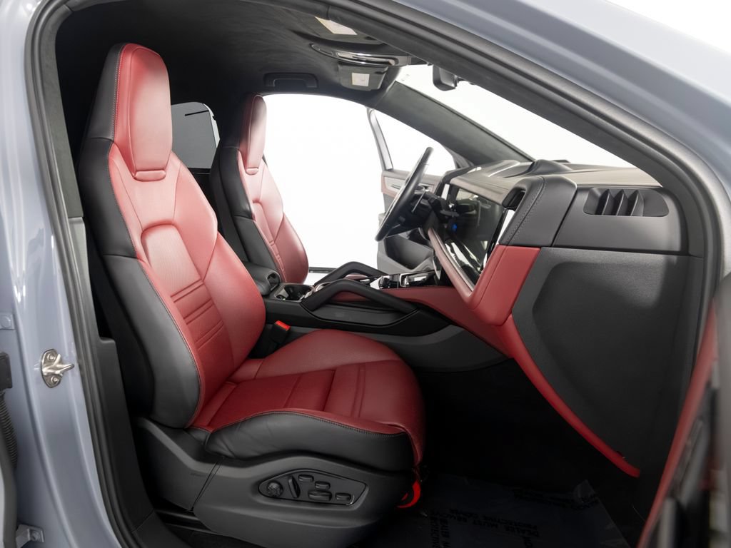 Certified 2024 Porsche Cayenne Turbo GT AWD/4WD image 37