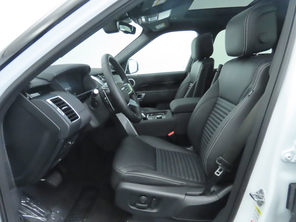 Used 2025 Land Rover Discovery S image 20