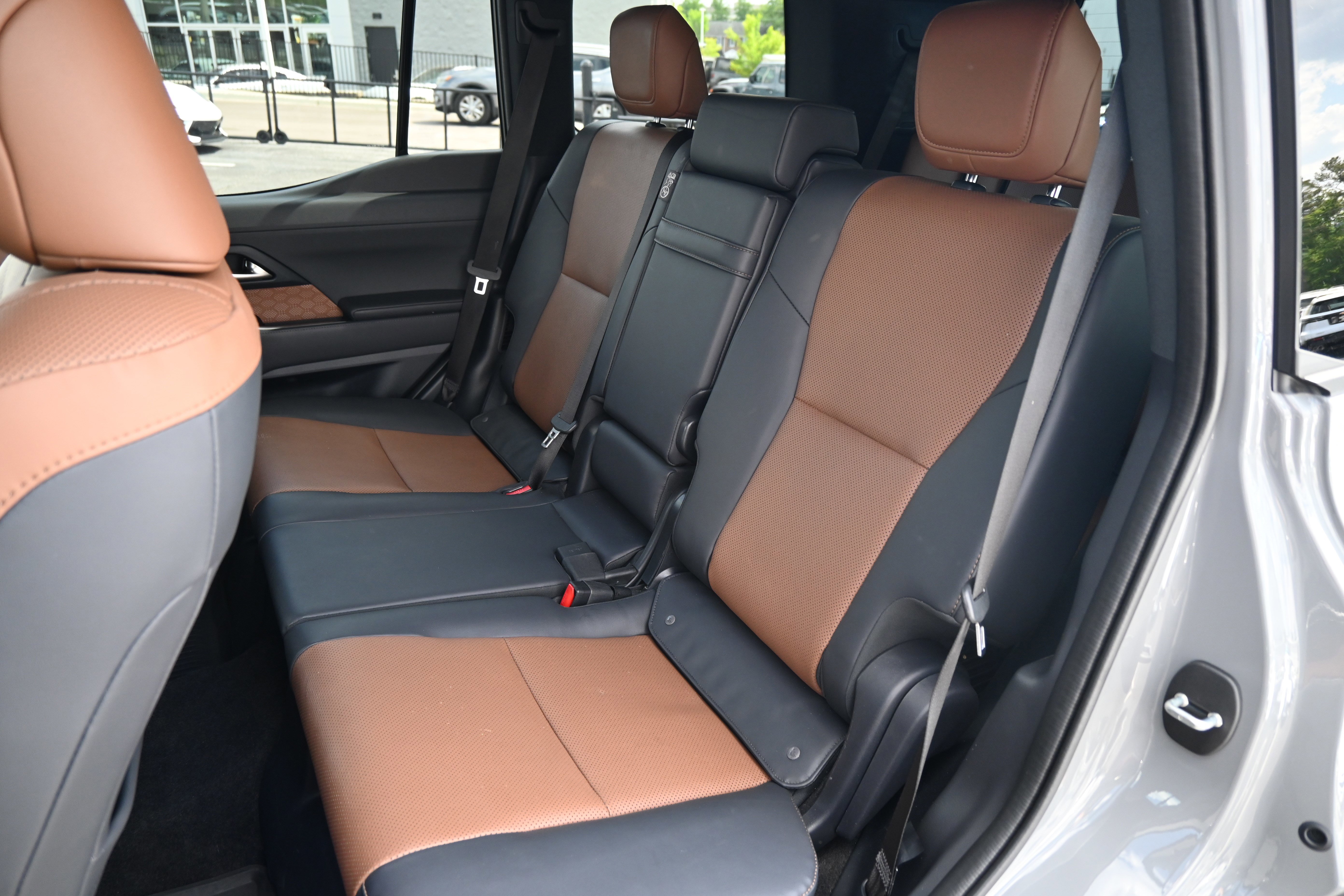 Used 2024 Lexus GX 550 w/ Accessory Package (Z1) AWD/4WD image 27