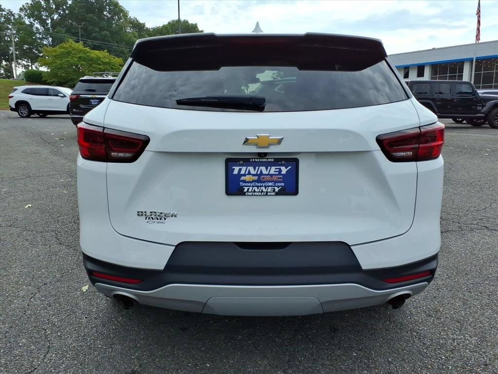 Used 2025 Chevrolet Blazer LT FWD image 4