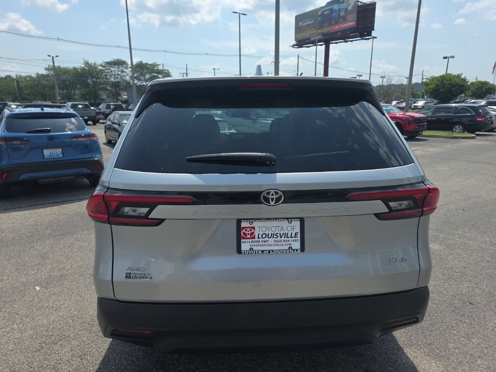 Used 2025 Toyota Grand Highlander AWD image 6