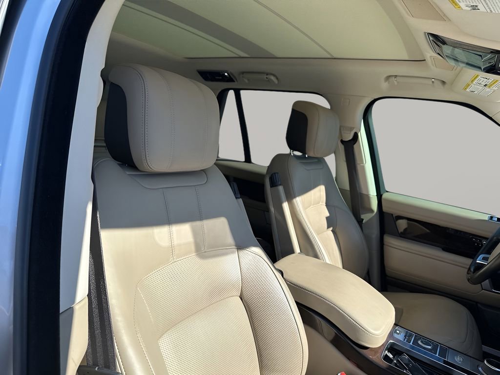 Used 2020 Land Rover Range Rover HSE image 16
