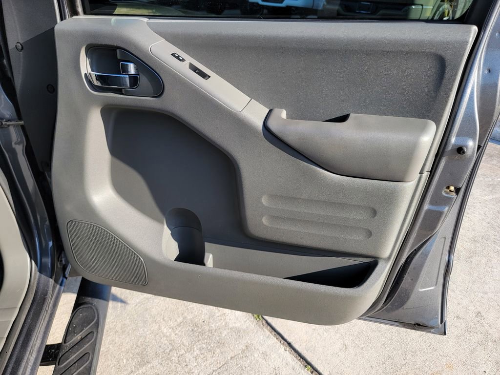 Used 2020 Nissan Frontier SV w/ Midnight Edition Floor Mats image 11