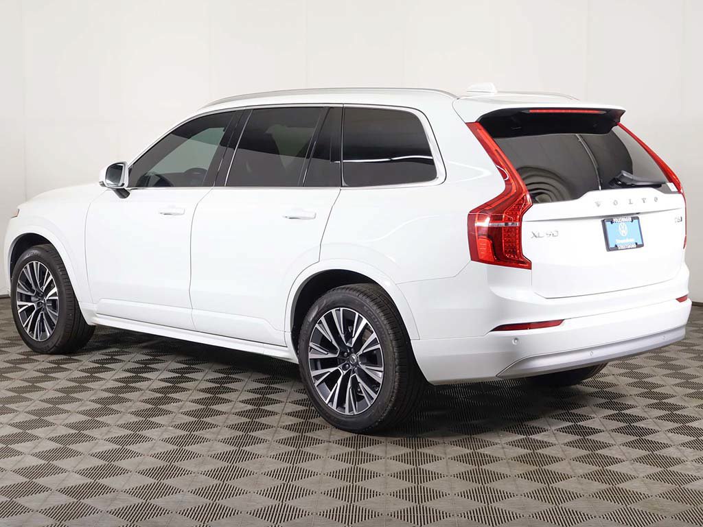Used 2022 Volvo XC90 T6 Momentum w/ Climate Package AWD/4WD image 14