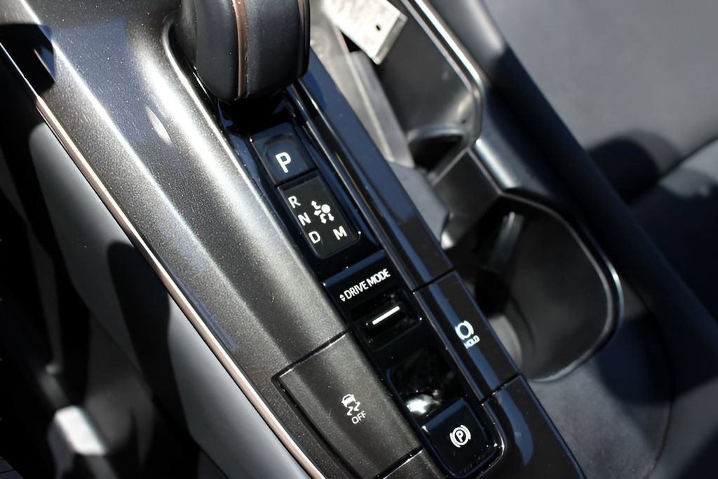 Used 2024 Toyota Crown Platinum AWD/4WD image 17