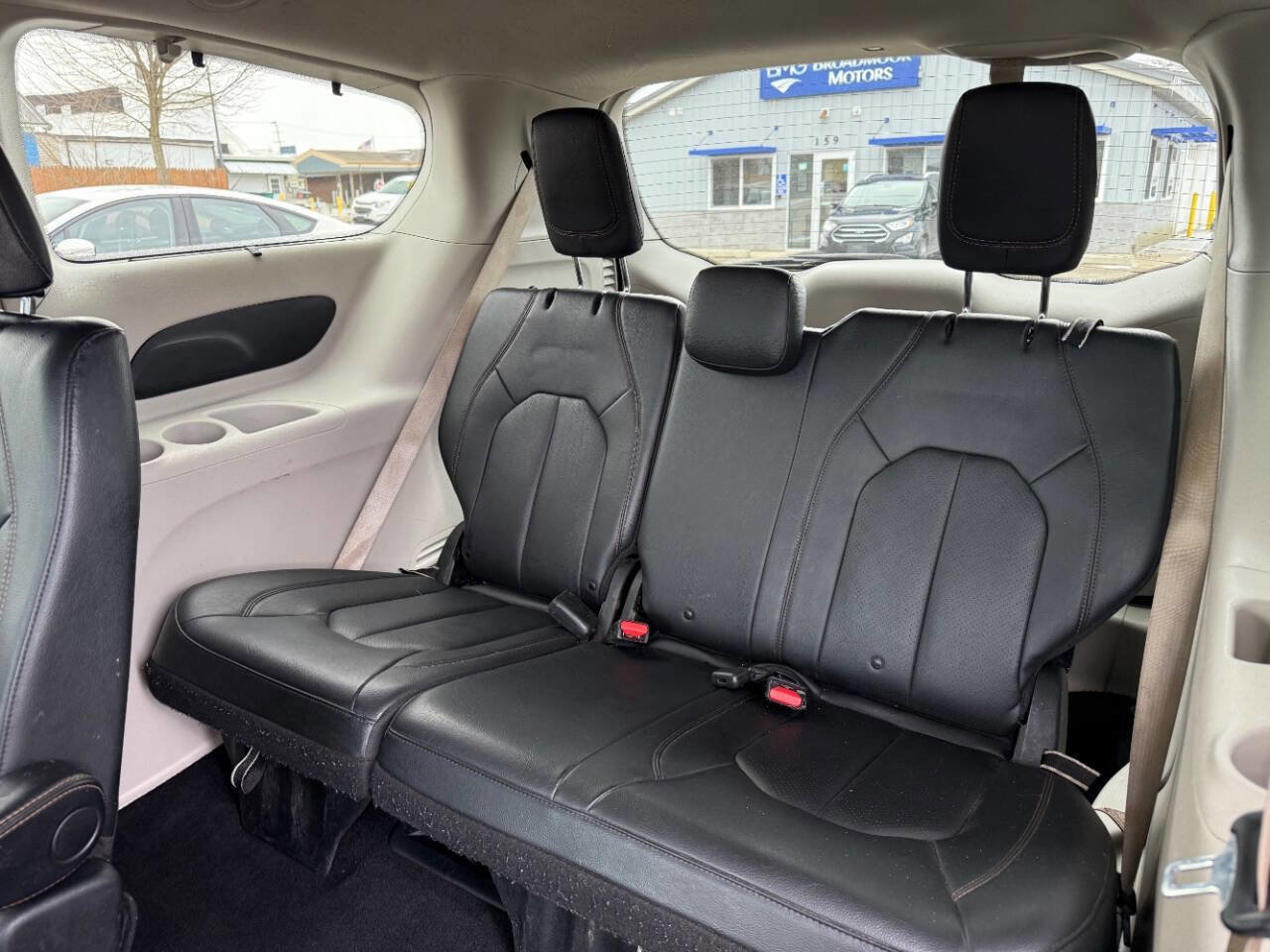 Used 2020 Chrysler Pacifica Touring-L FWD image 26