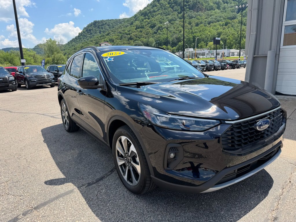 Used 2024 Ford Escape Platinum w/ Premium Technology Package AWD/4WD image 3
