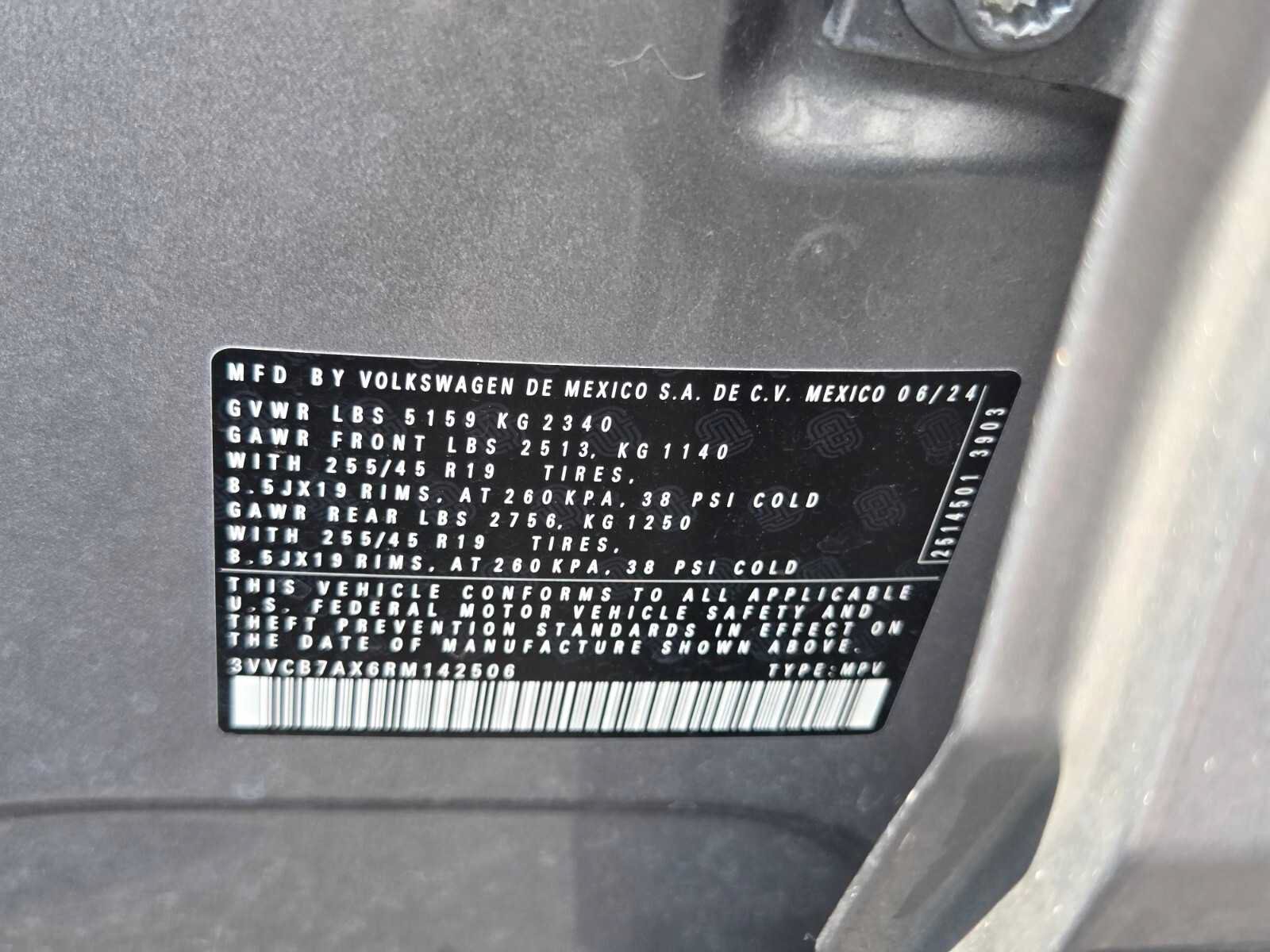 Used 2024 Volkswagen Tiguan SE R-Line FWD image 24