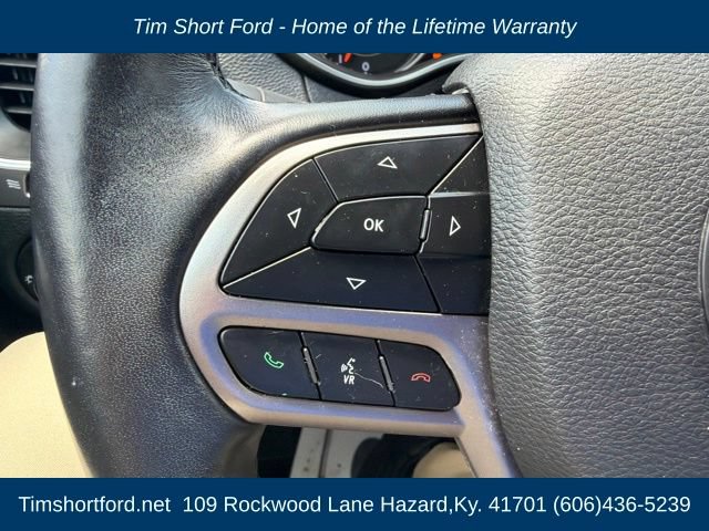 Used 2019 Jeep Cherokee Latitude Plus w/ Comfort/Convenience Group AWD/4WD image 12