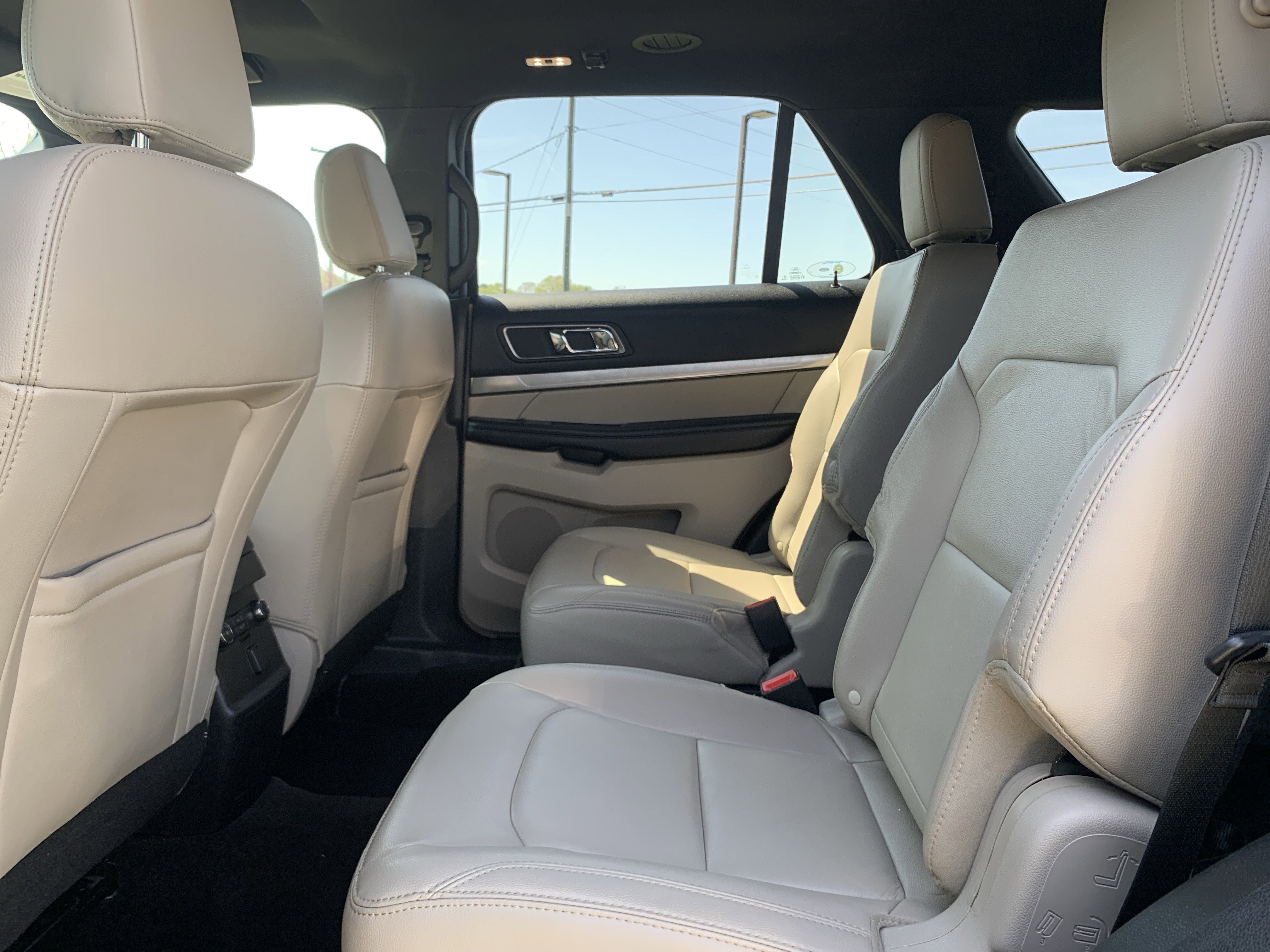 Used 2018 Ford Explorer XLT w/ Equipment Group 202A image 32