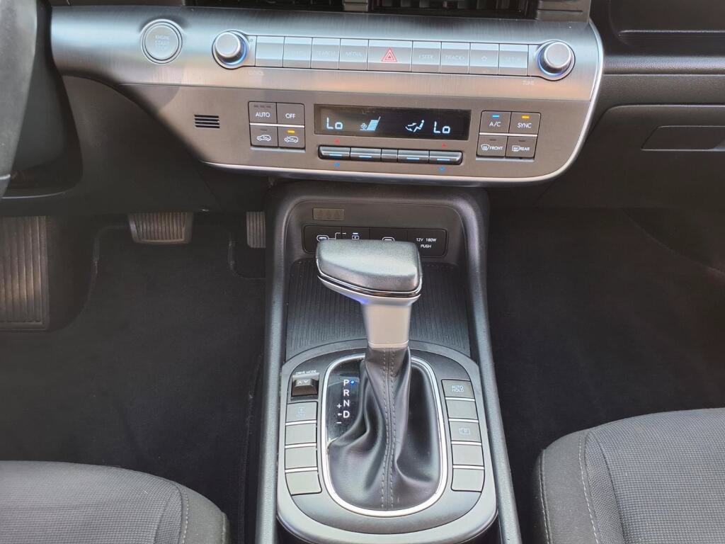 Used 2024 Hyundai Kona SEL AWD/4WD image 16