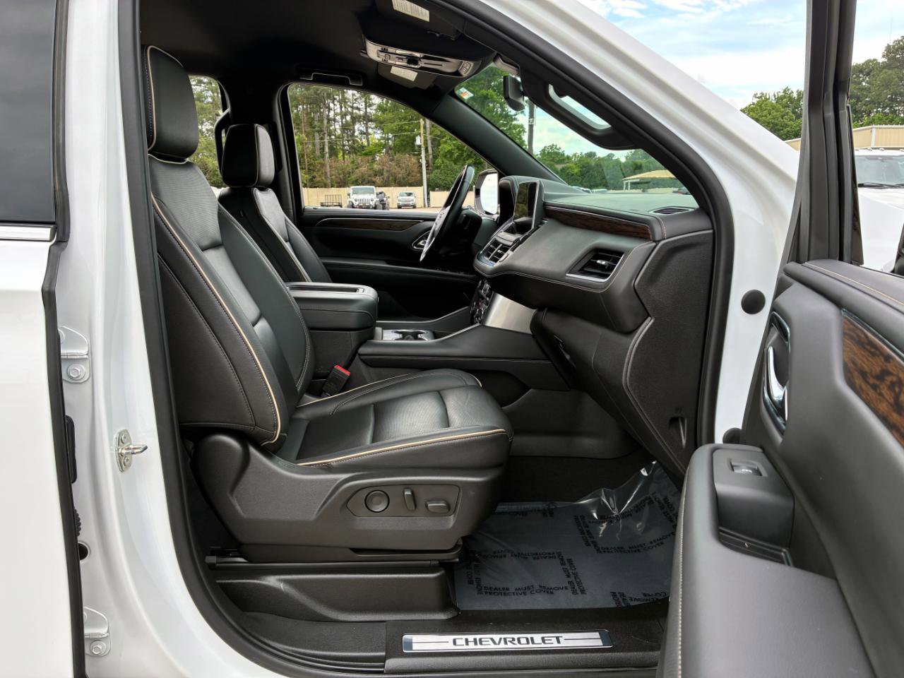 Used 2021 Chevrolet Tahoe Premier w/ Texas Edition AWD/4WD image 15