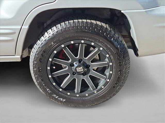 Used 2004 Jeep Grand Cherokee Limited w/ Trailer Tow Group IV AWD/4WD image 12