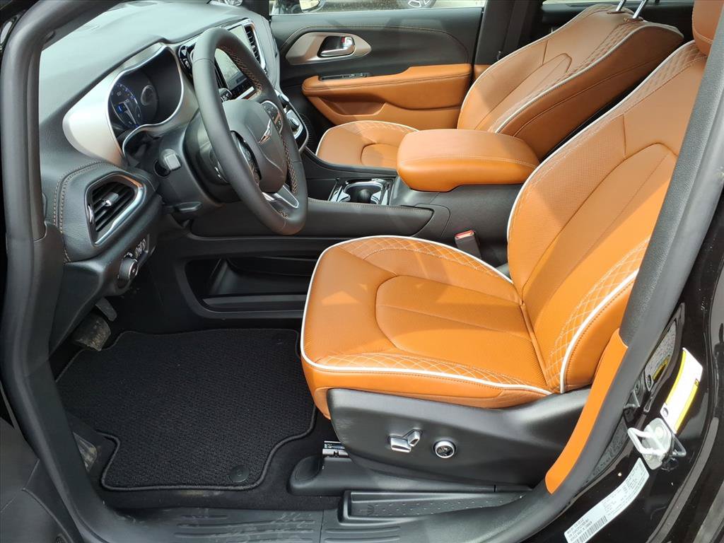 New 2026 Chrysler Pacifica Pinnacle AWD/4WD image 10