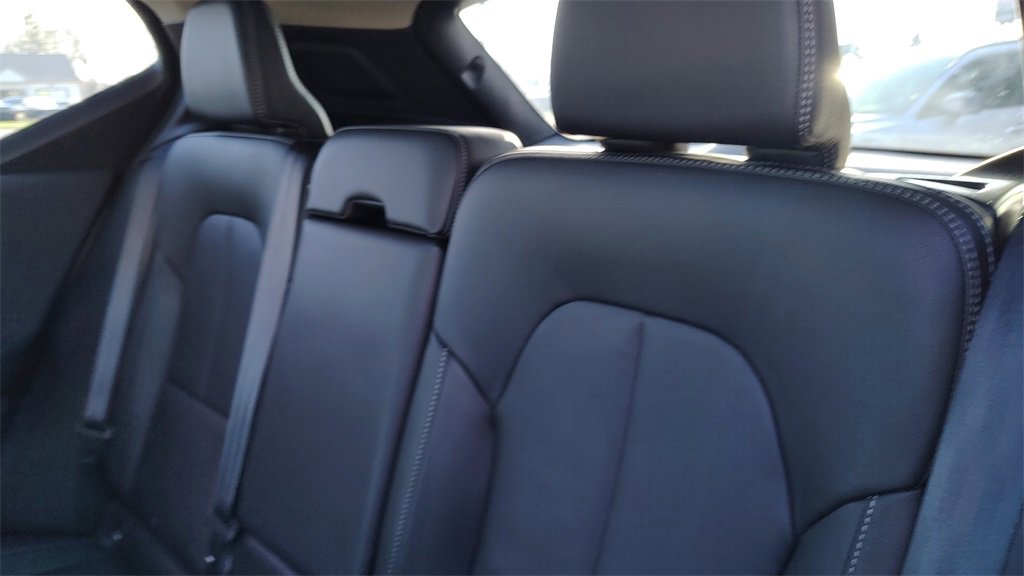 Certified 2025 Volvo XC40 B5 Plus image 26
