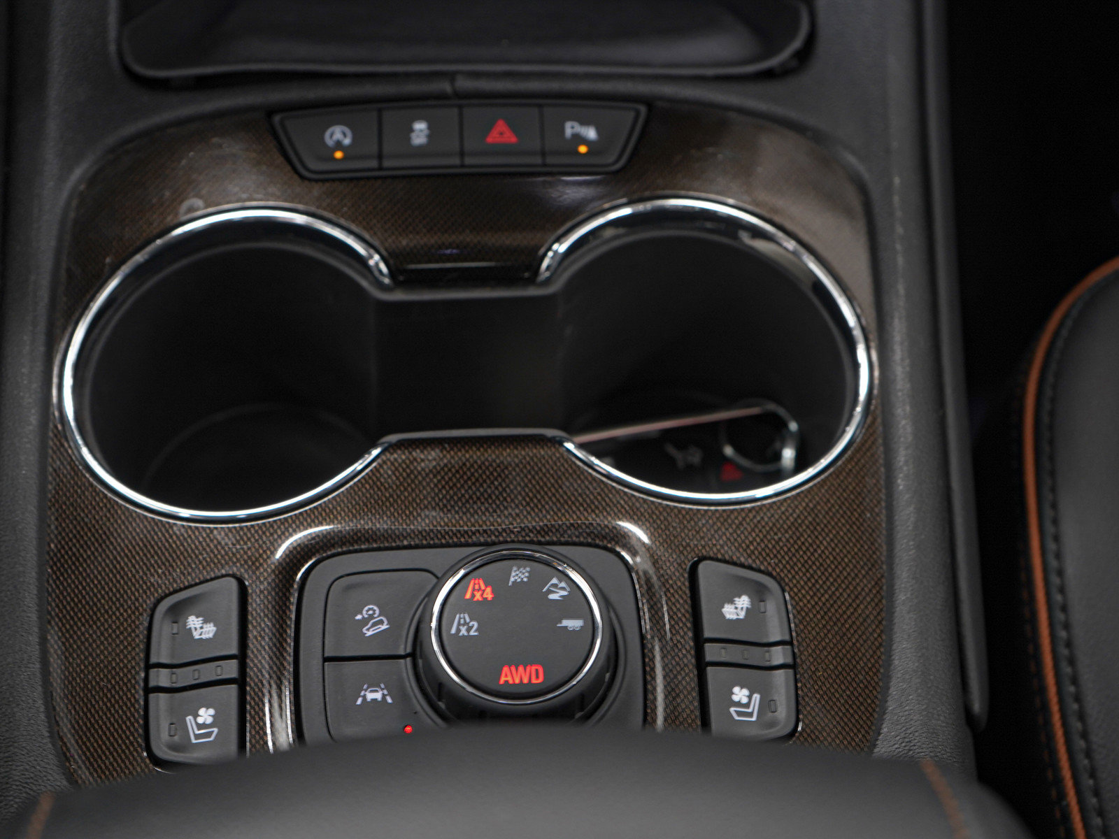 Used 2023 GMC Acadia AT4 w/ Technology Package image 22