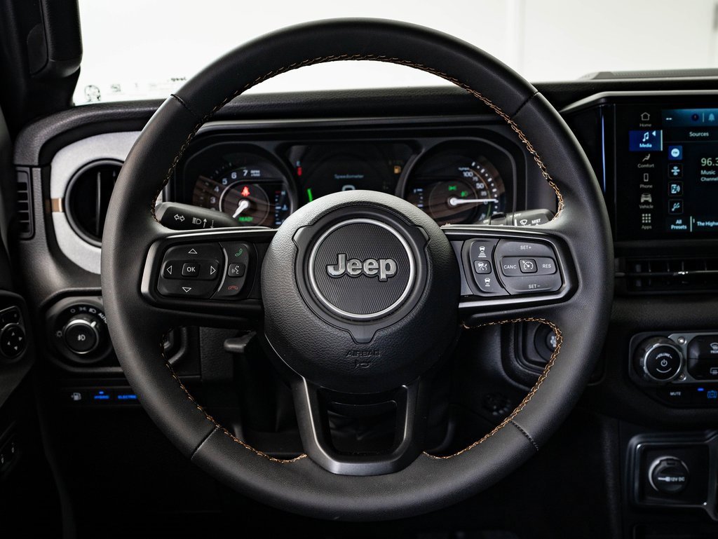 Used 2024 Jeep Wrangler Unlimited image 40
