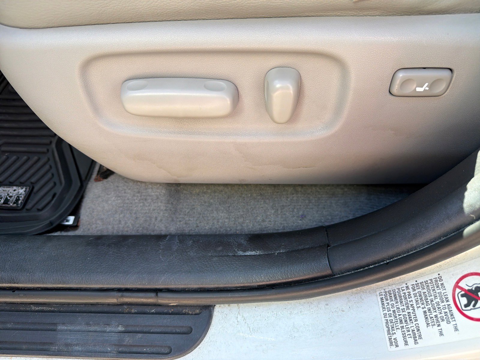 Used 2012 Toyota RAV4 Limited w/ Navigation Value Pkg image 10