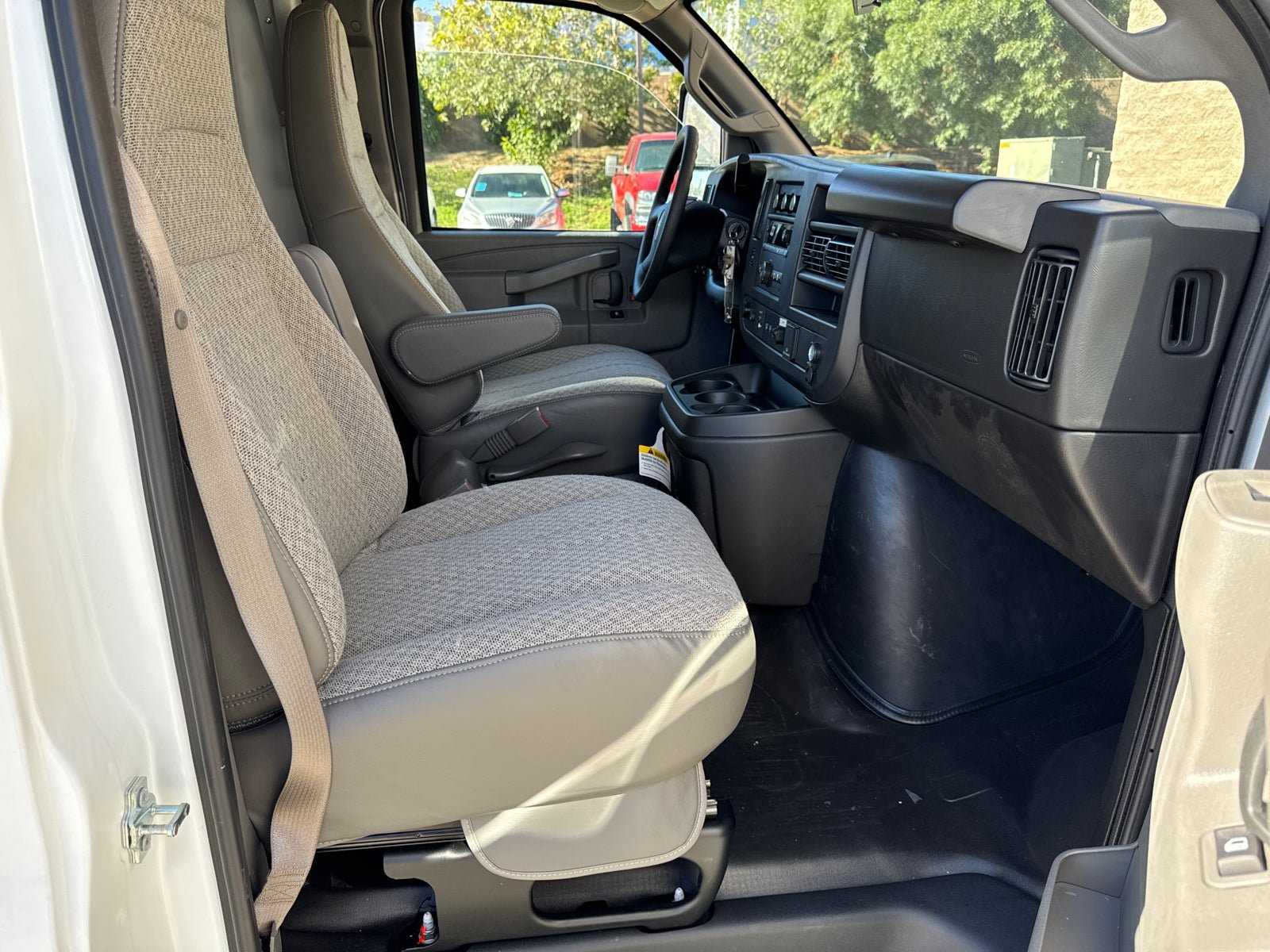 New 2025 GMC Savana 3500 w/ Power Convenience Package RWD image 21