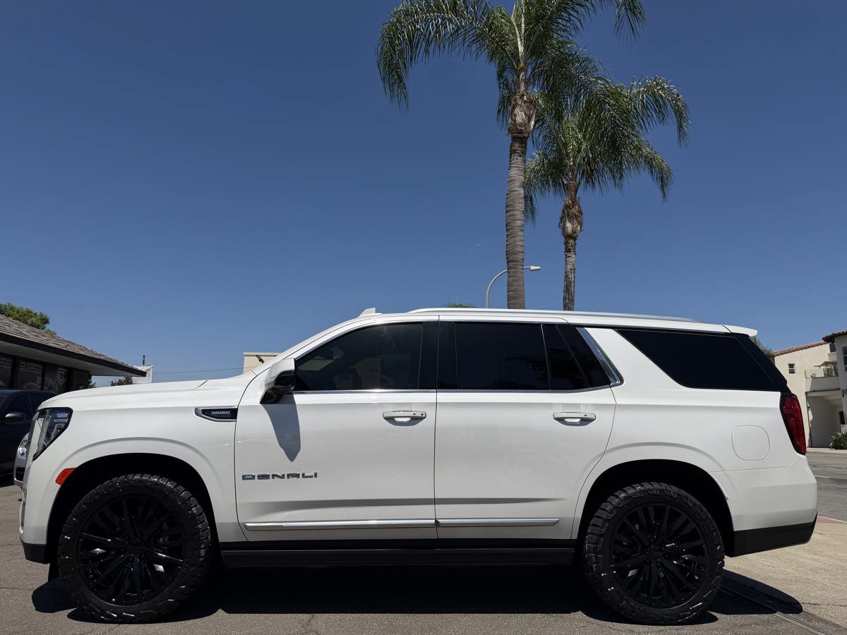 Used 2023 GMC Yukon Denali AWD/4WD image 2