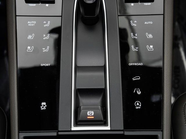 Certified 2025 Porsche Macan AWD/4WD image 20