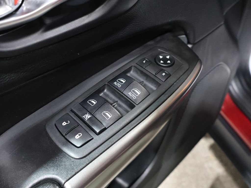 Used 2019 Jeep Cherokee Limited image 14