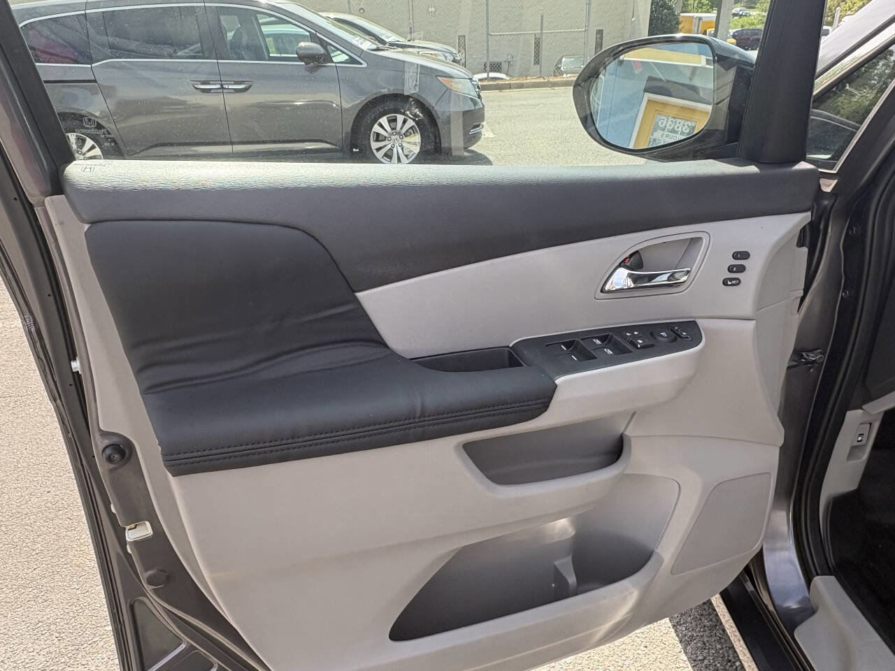 Used 2015 Honda Odyssey Touring image 9