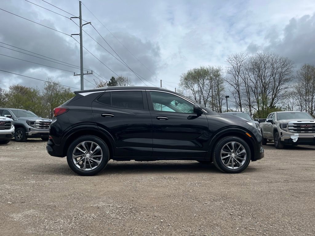 Used 2023 Buick Encore GX Select w/ Sport Touring Package FWD image 8