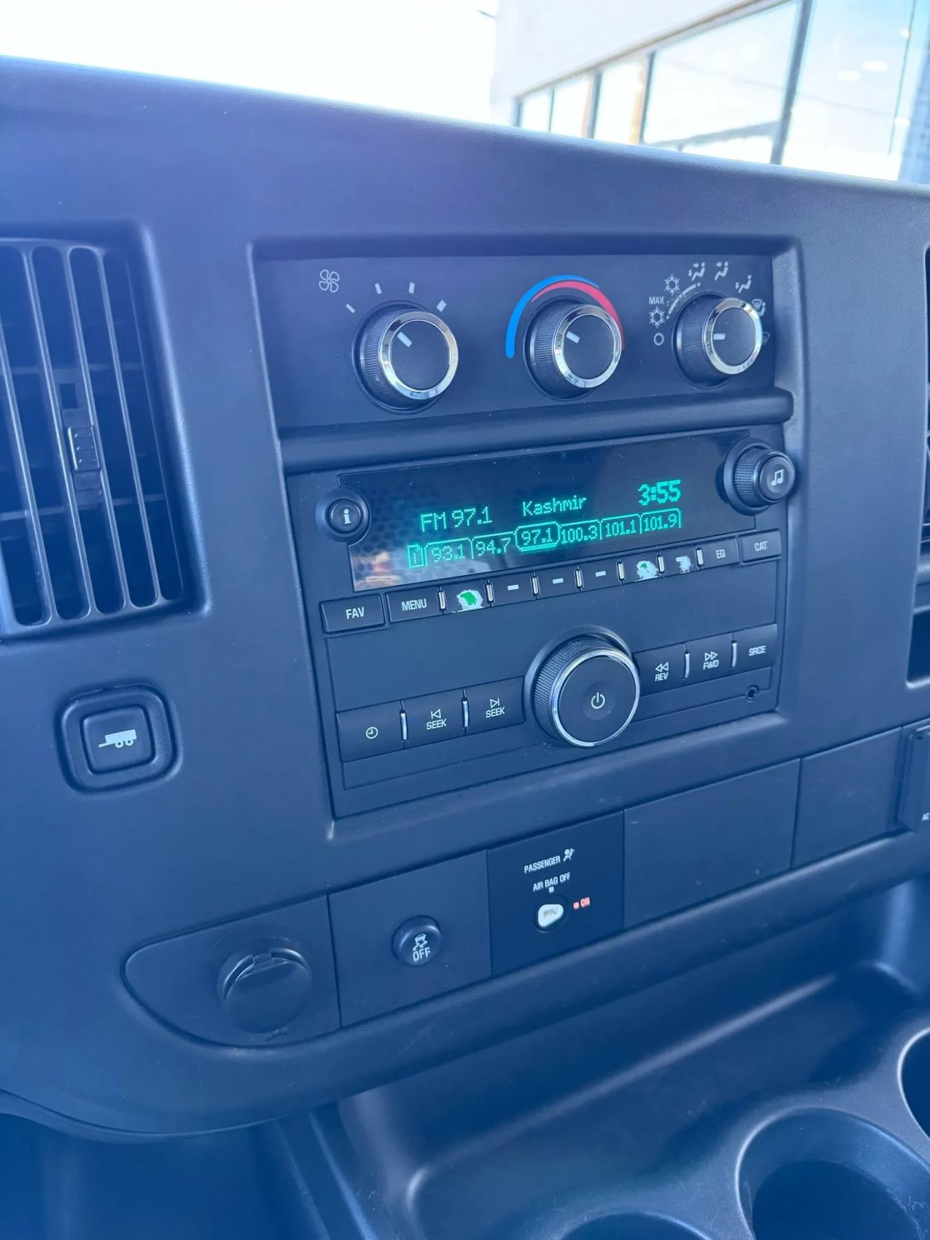 Used 2015 GMC Savana 3500 image 25