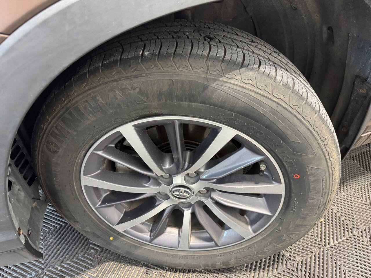 Used 2017 Toyota Highlander XLE image 48