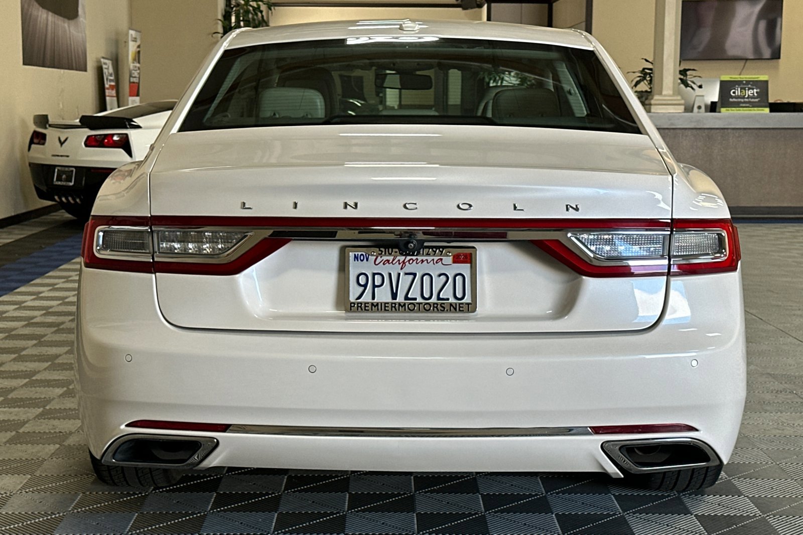 Used 2017 Lincoln Continental Select image 5