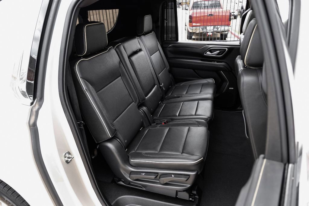 Used 2021 GMC Yukon XL SLT w/ SLT Premium Package image 34