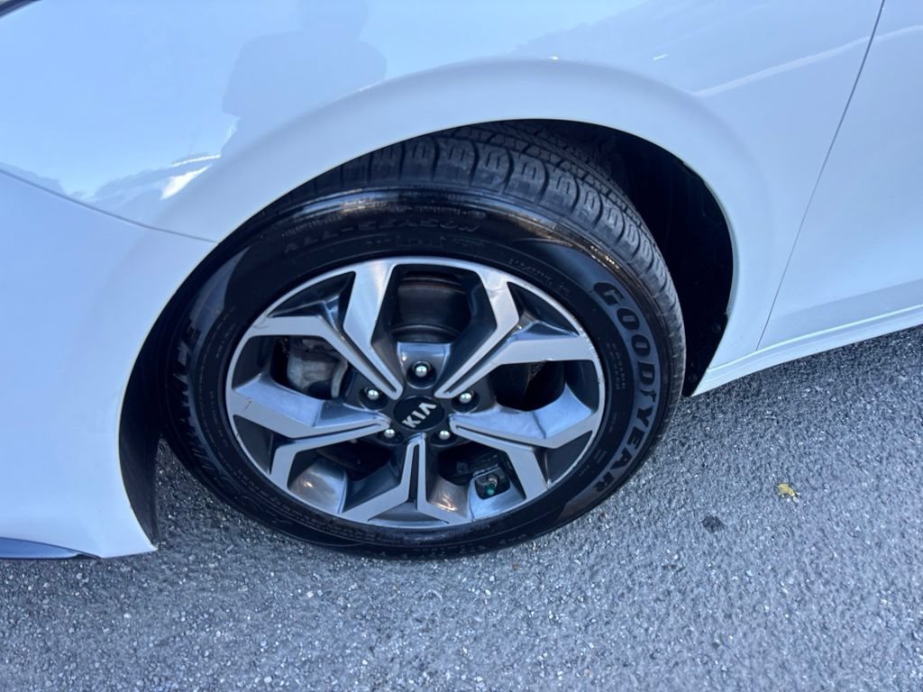 Used 2021 Kia Forte LXS FWD image 2