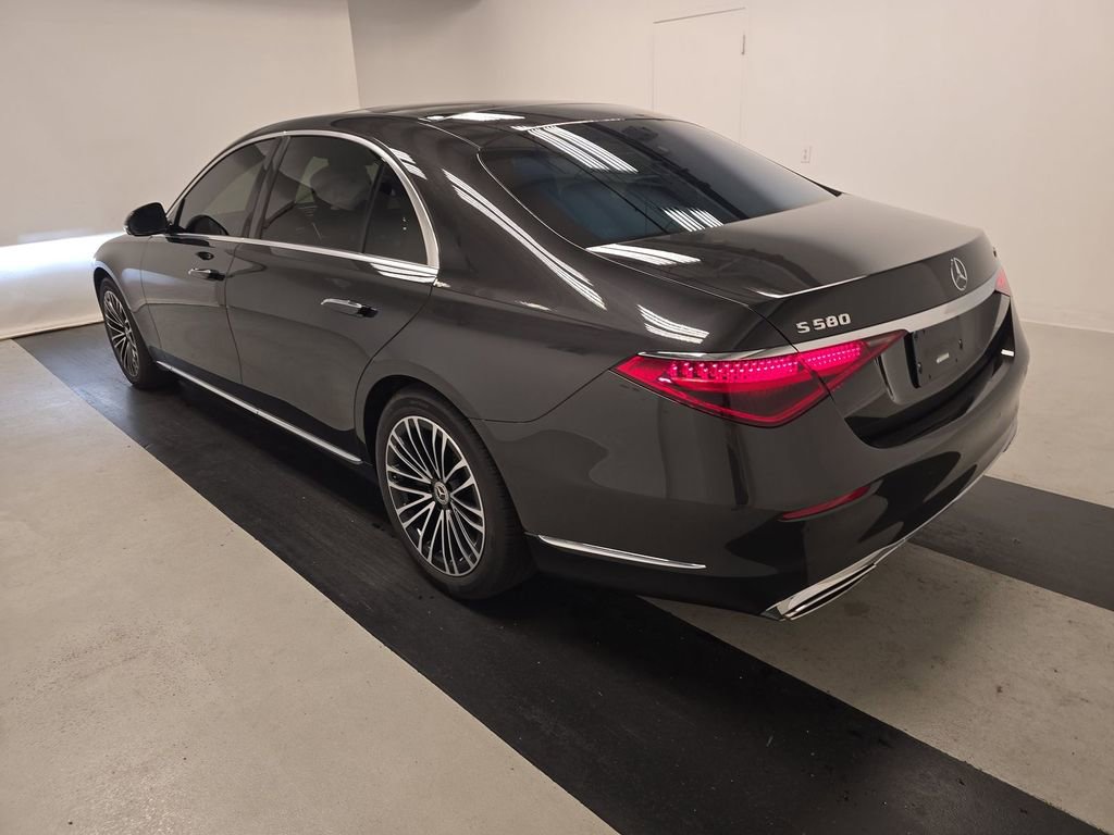 Used 2024 Mercedes-Benz S 580 4MATIC Sedan image 2