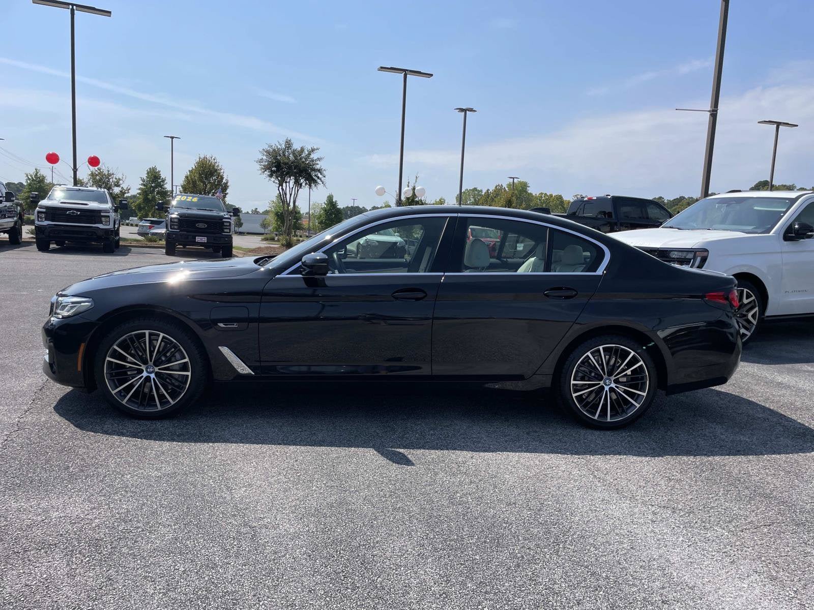 Used 2023 BMW 530e w/ Premium Package RWD image 8