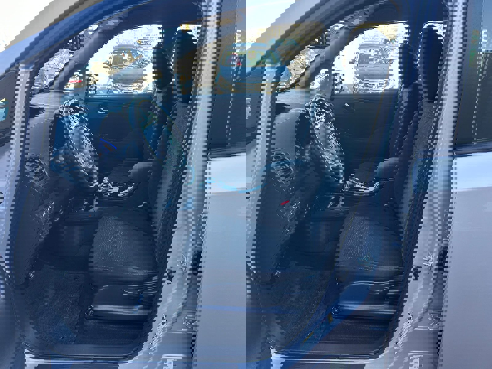 Used 2016 Nissan Leaf SV image 13