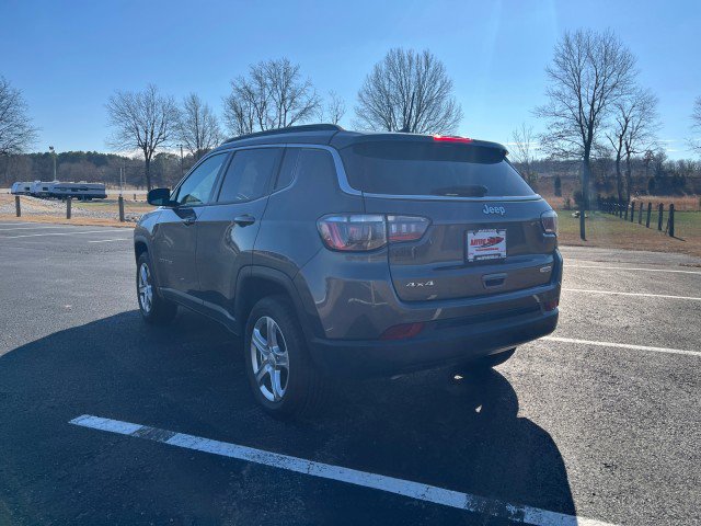 Used 2024 Jeep Compass Latitude image 7