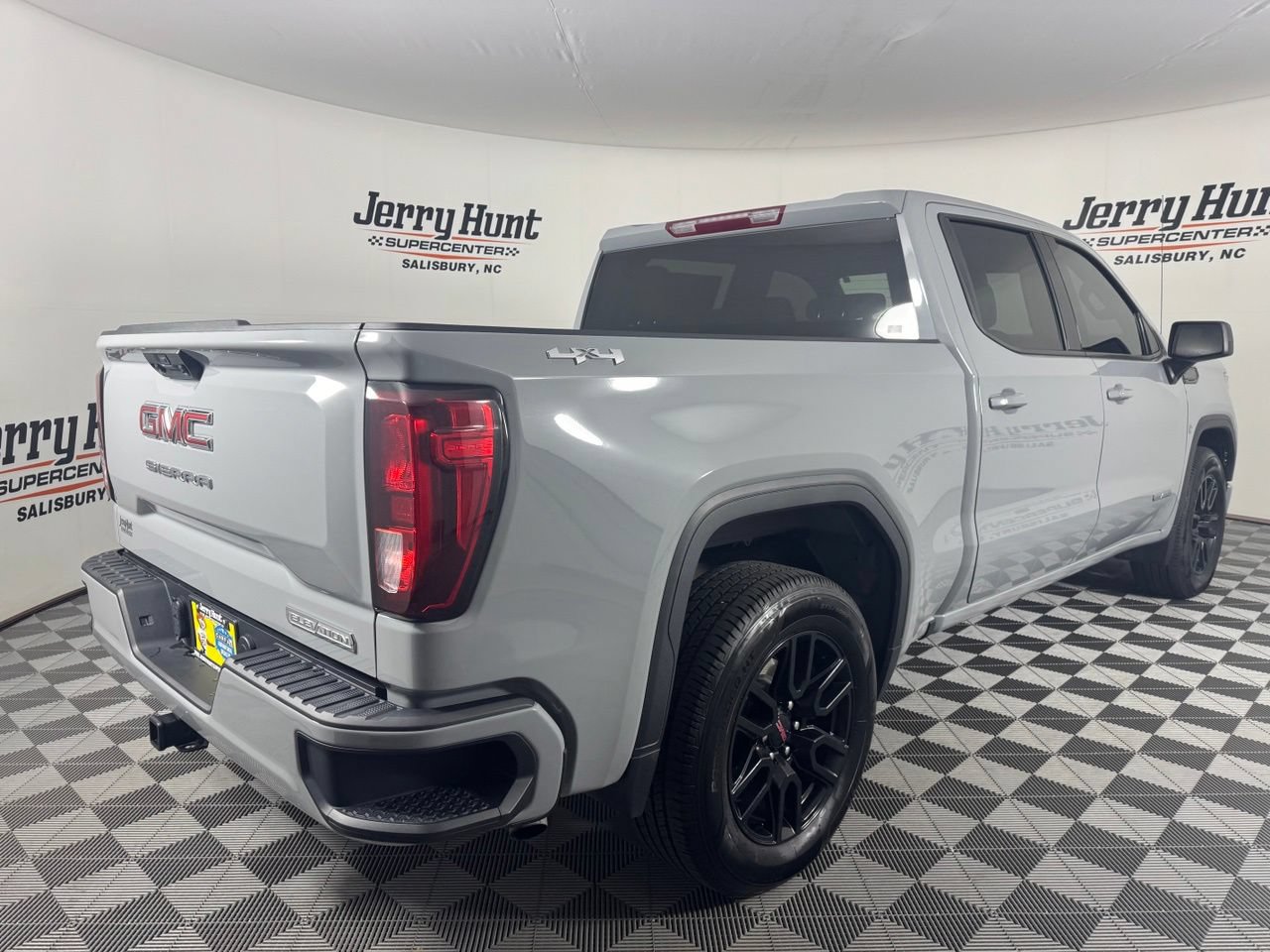 Used 2024 GMC Sierra 1500 Elevation AWD/4WD image 6