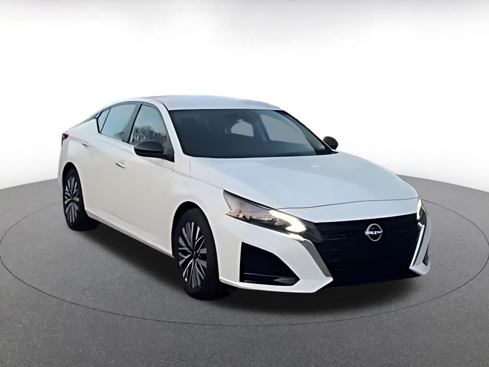 Used 2025 Nissan Altima 2.5 SV image 15