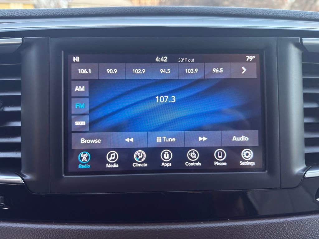 Used 2018 Chrysler Pacifica Touring-L FWD image 20